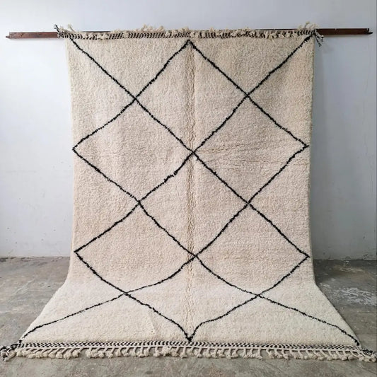 Cream-colored beni ouarain rugs with bold black geometric diamond pattern and fringed edges moroccan handmade decorbites
