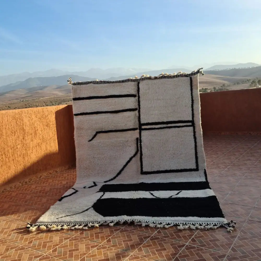 Decorbites™ moroccan handmade beni ouarain rug 3m x 2m in cream with bold black geometric patterns and tassels