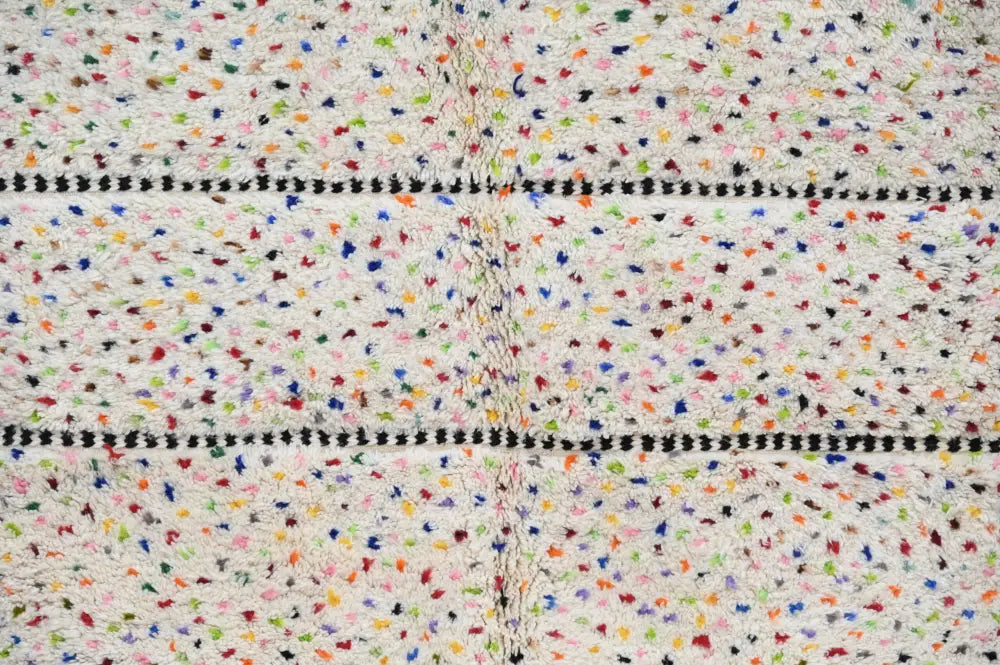 Decorbites™ moroccan handmade traditional azilal rug with white base and multicolored speckles 257 x 160 cm