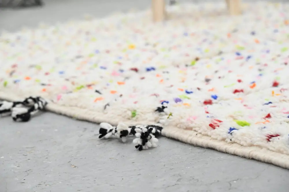White textured moroccan handmade traditional azilal rug with colorful speckles and frayed edge 257 x 160 cm