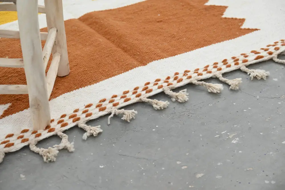 Beige and white woven moroccan handmade traditional azilal rug with geometric pattern and tassels 258 x 143 cm