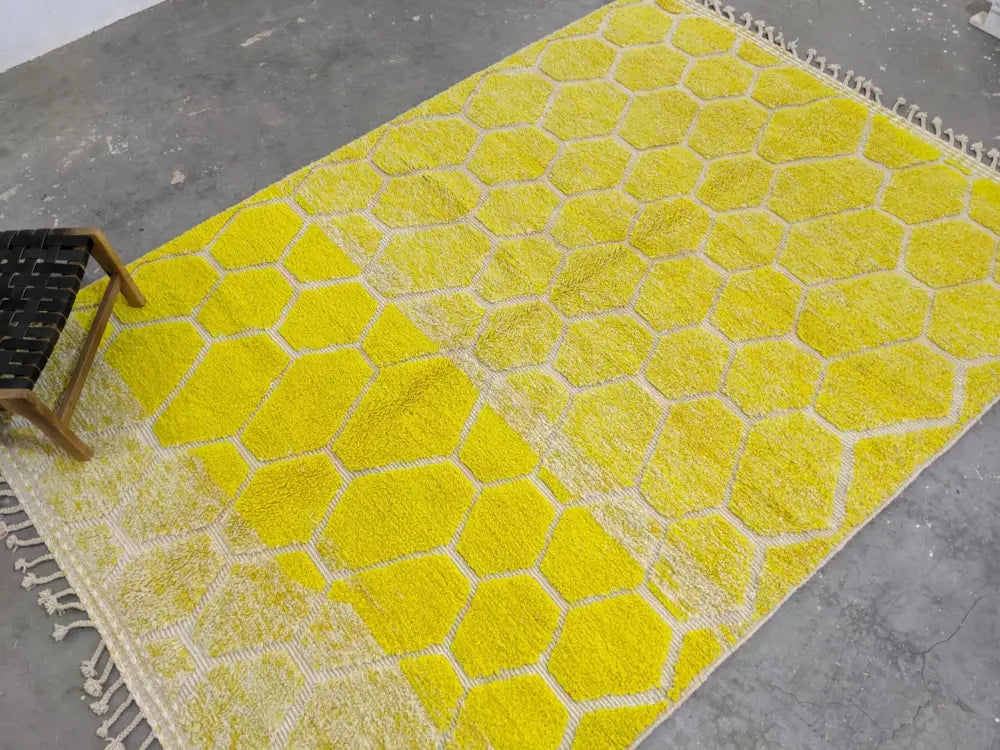 Vibrant yellow moroccan handmade traditional azilal rug with textured honeycomb pattern and cream-colored fringe 310 x 217 cm