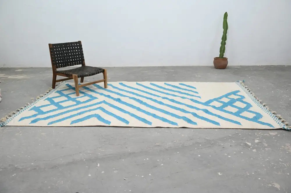 Cream-colored moroccan handmade traditional azilal rug with bold blue geometric stripes and fringed edges 320 x 200 cm