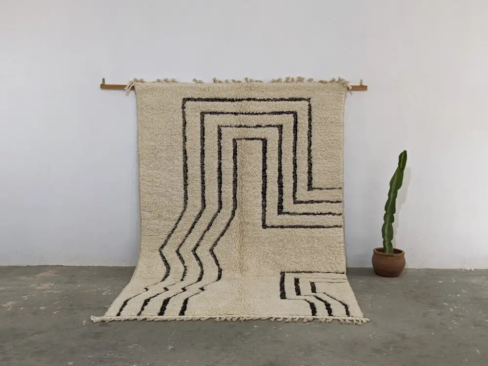 Cream-colored beni ouarain rug with bold black geometric patterns and fringed edges moroccan handmade DecorBites™ 285 x 194 cm
