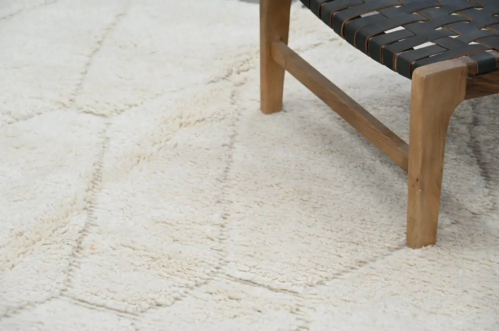 Cream-colored plush shag beni ouarain rug with subtle geometric pattern moroccan handmade traditional 302 x 200 cm