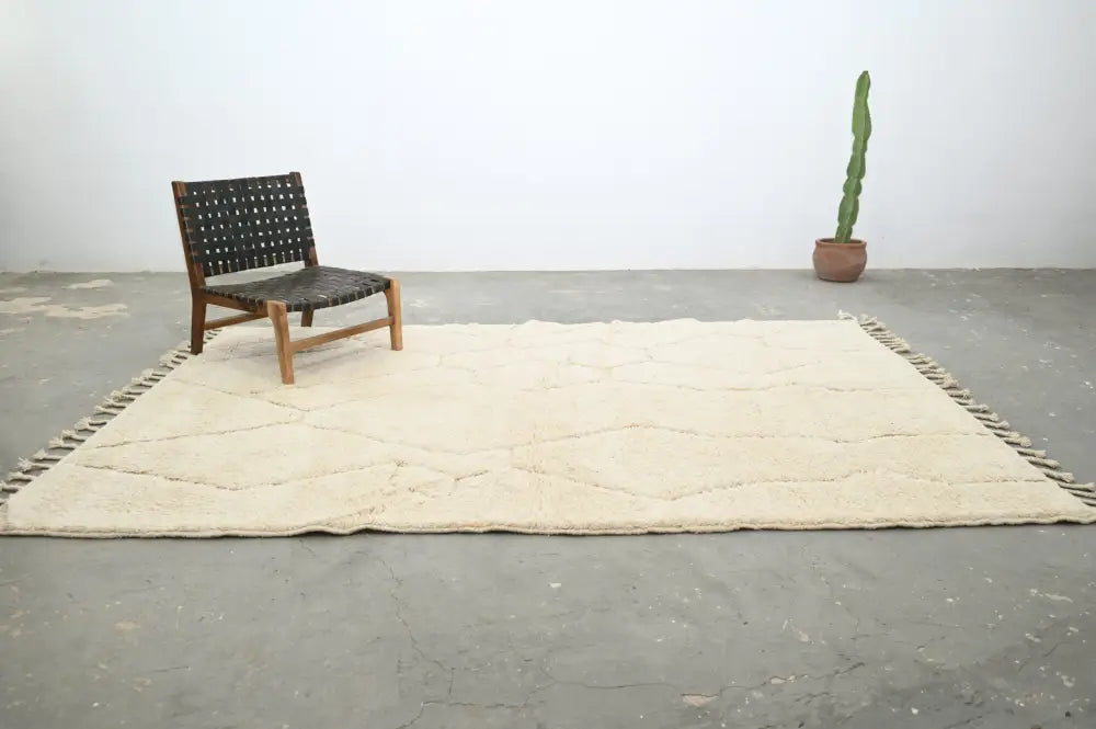 Cream-colored moroccan handmade beni ouarain rug with textured wool and geometric patterns with fringed edges 302 x 200 cm