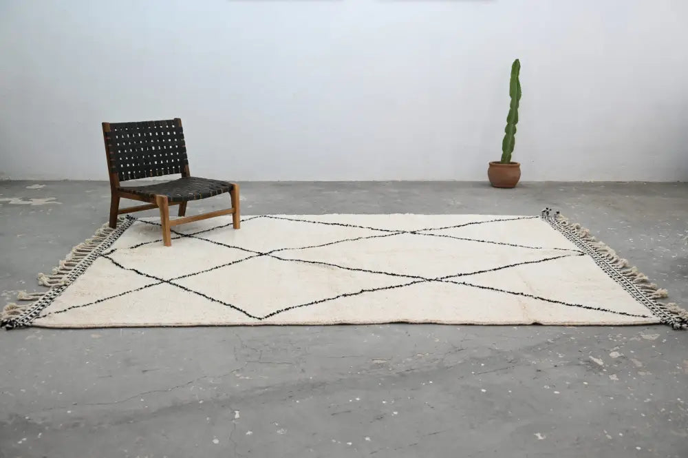 Cream-colored DecorBites™ moroccan handmade beni ouarain rug with black geometric patterns and fringed edges 309 x 204 cm