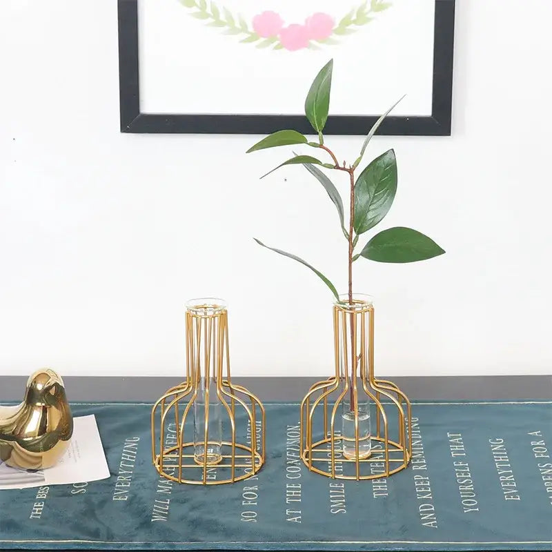 Decorbites™ nordic iron golden hydroponic vase with gold wireframe design holding a single green leafy stem