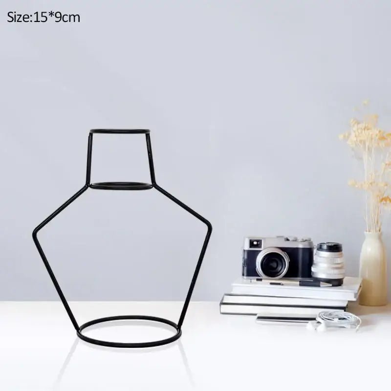 Black metal wire retro iron flower vase stand with geometric pentagonal design for vase pot ornament and decor