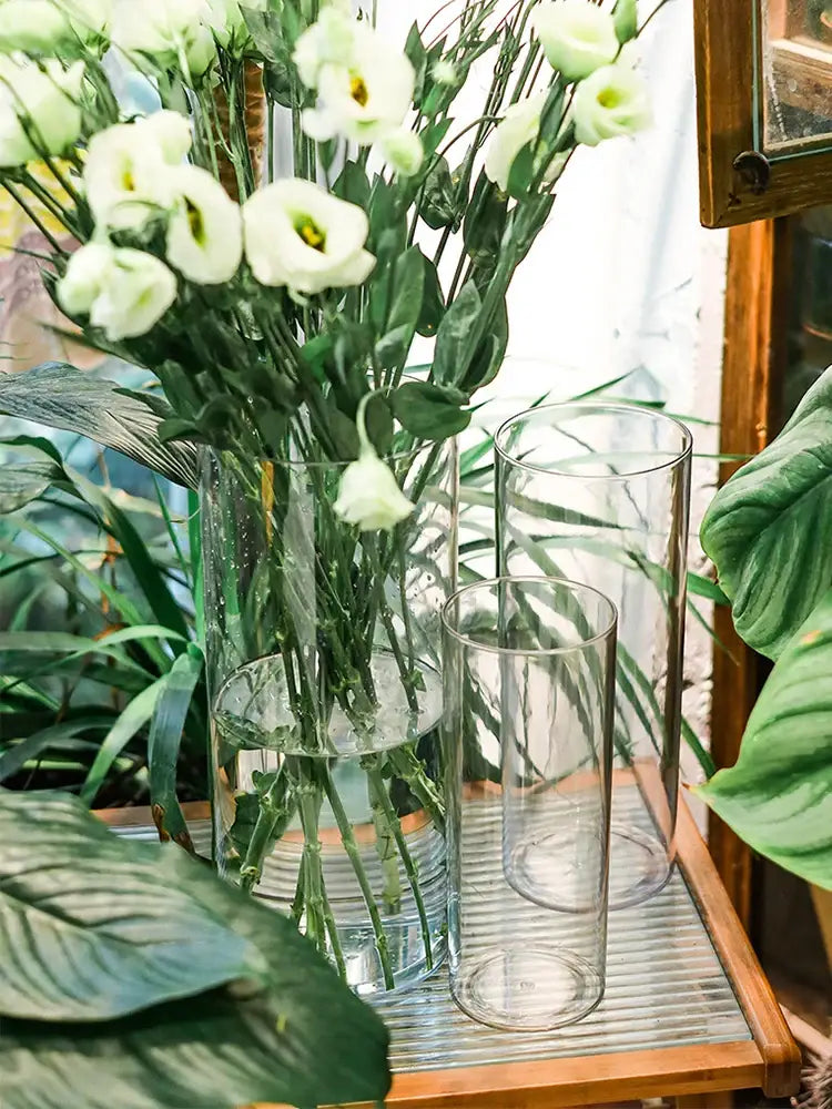 Decorbites™ shatterproof tall transparent acrylic flower vase holding white lisianthus bouquet in clear design