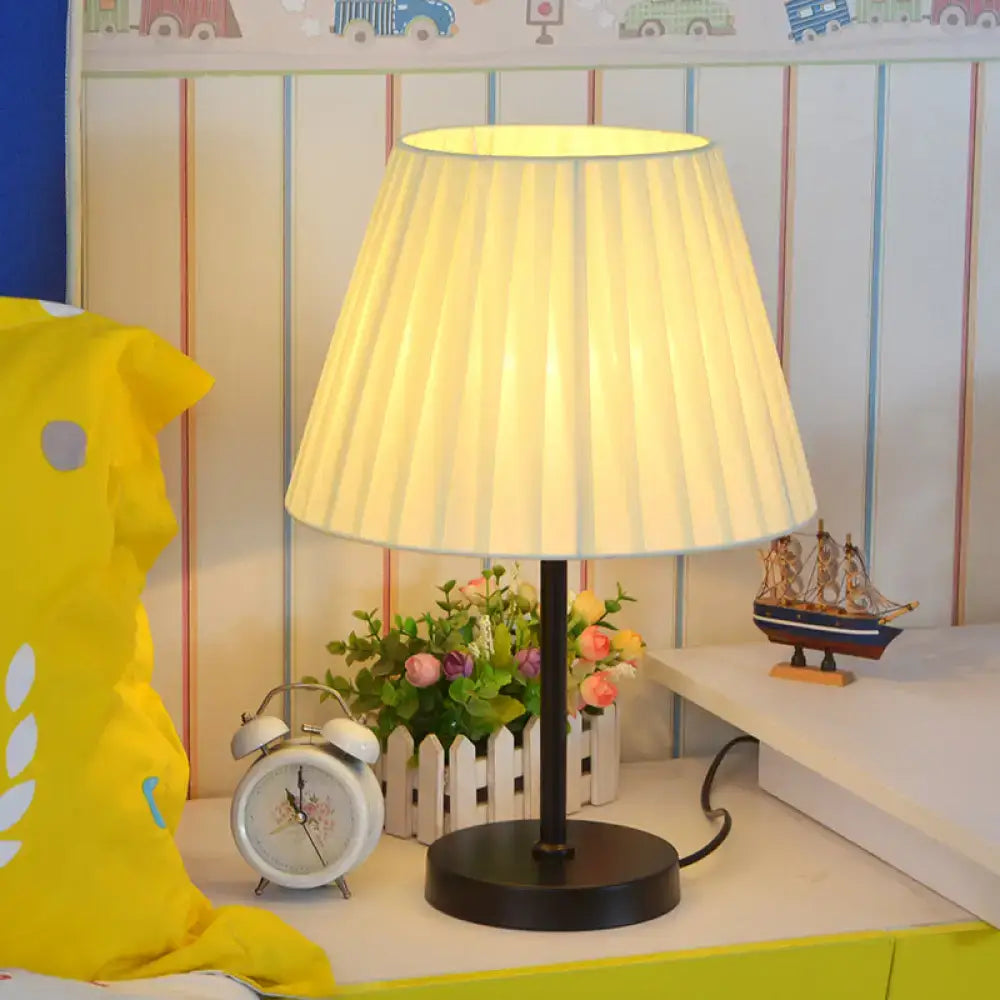 Decorbites simple pleated fabric table lamp with cream shade black metal base bulb included 110v-120v and 220v-240v