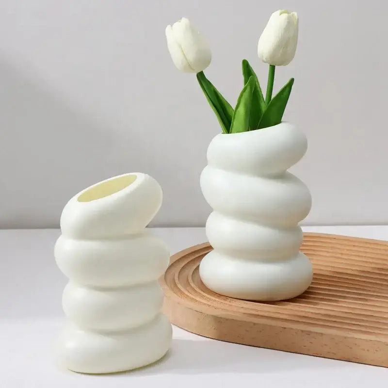 Decorbites™ spiral white vase made of ceramic with stacked rounded segments for modern home decor