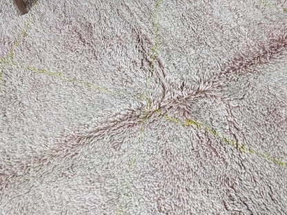 DecorBites™ tapis beni ouarain off-white plush rug with subtle pink and green fading patterns 250 x 154 cm