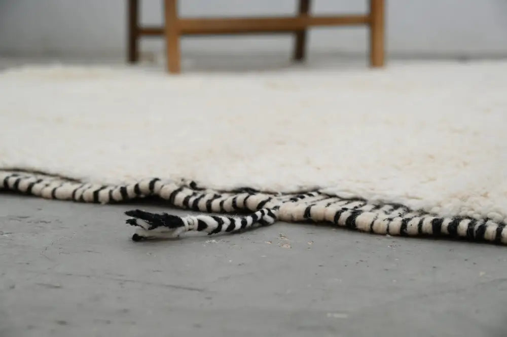 DecorBites™ tapis beni ouarain woolen rug with black and white stripes and plush textured surface 290 x 205 cm