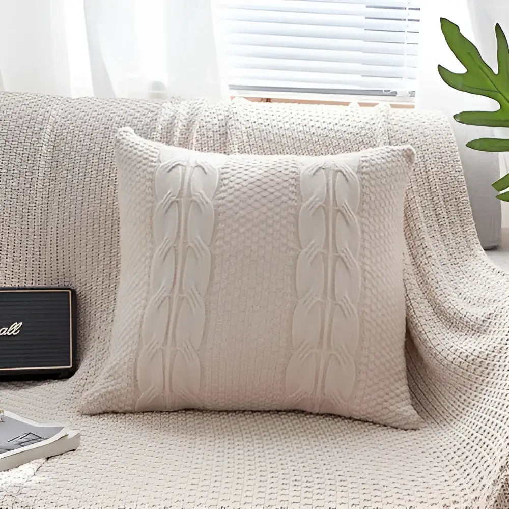 Cream-colored double cable knit cushion cover made of knitted fabric for living room throw pillow