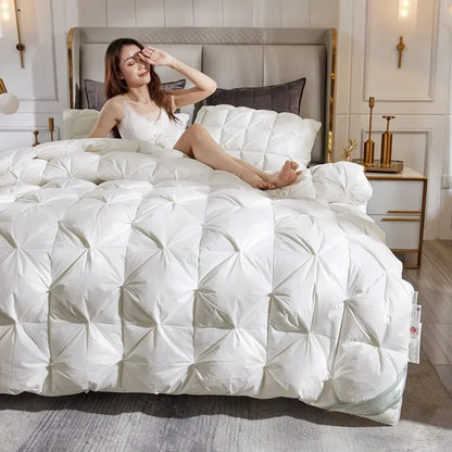 White quilted down duvet with diamond-stitched pattern filled with 95 white goose down for hotel warmth