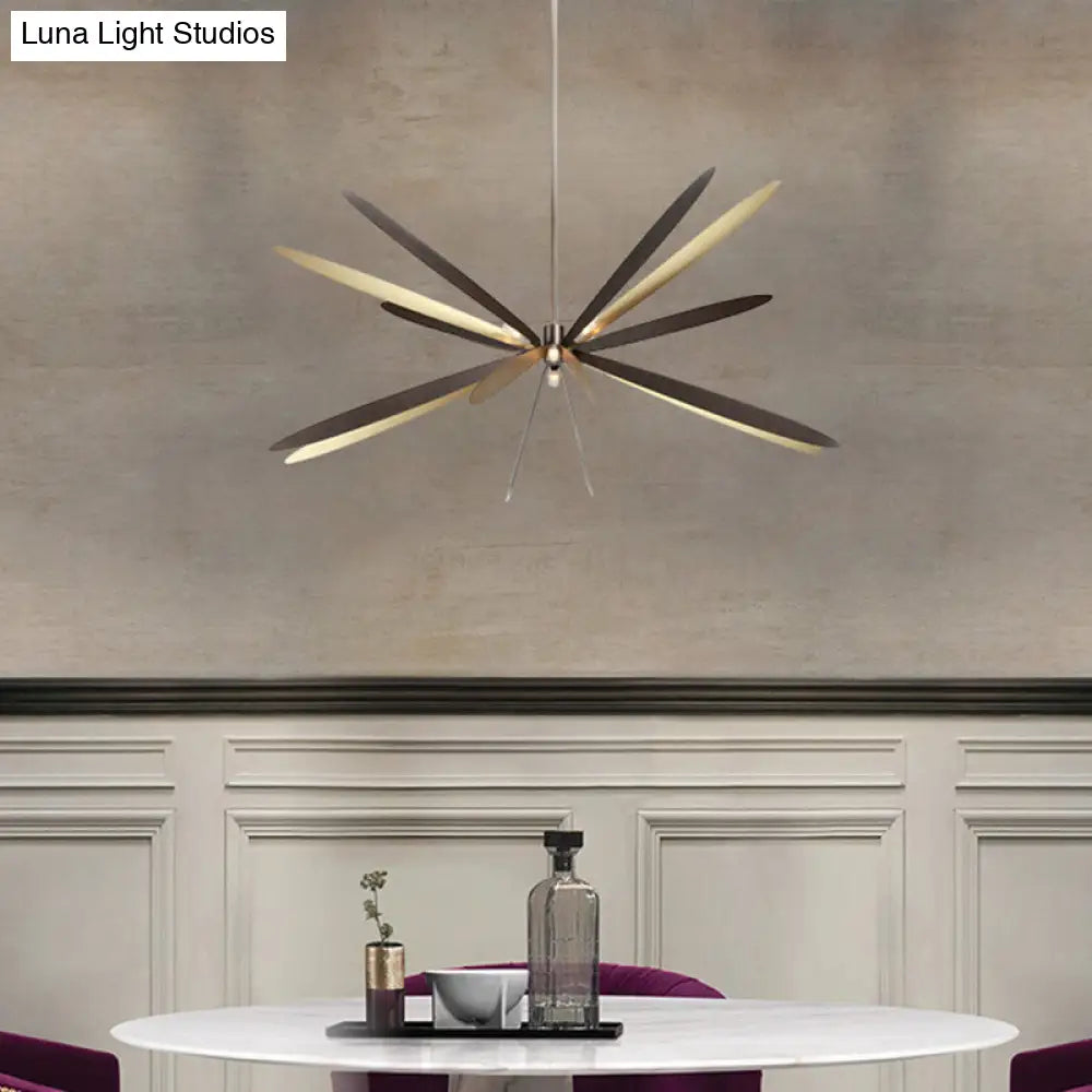 Lámpara de araña Libélula: Negra y dorada, estilo moderno, colgante metálico de 6 luces