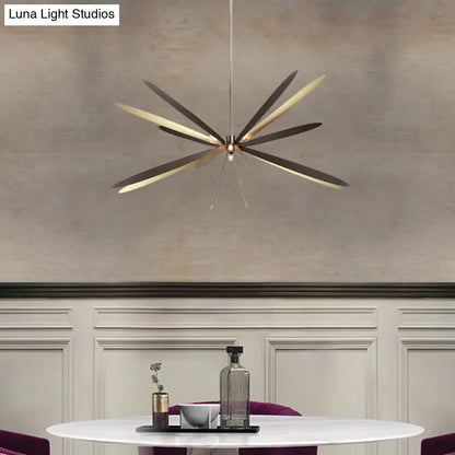 Lámpara de araña Libélula: Negra y dorada, estilo moderno, colgante metálico de 6 luces