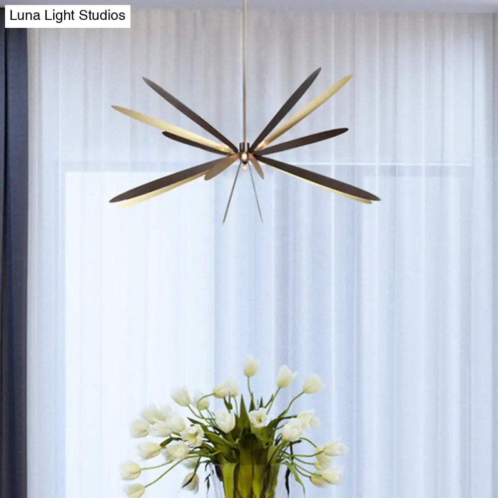 Lámpara de araña Libélula: Negra y dorada, estilo moderno, colgante metálico de 6 luces