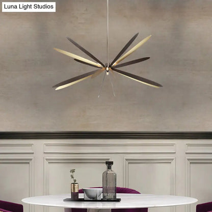 Lámpara de araña Libélula: Negra y dorada, estilo moderno, colgante metálico de 6 luces