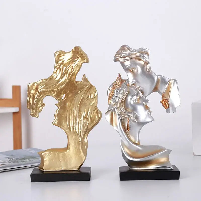 Elegant silver and gold 26cm resin kissing couple home decor featuring abstract intertwined faces on black bases