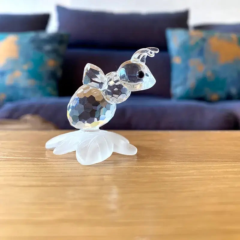 Faceted clear glass bee and leaf glass figurine with black eye and frosted base for living room decorbites crystal decorbites crystal bee