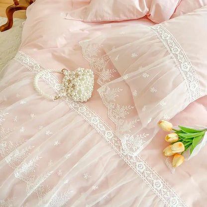A delicate heart-shaped pearl clutch with beaded surface and gold hardware for decorbites french princess lace bedding set