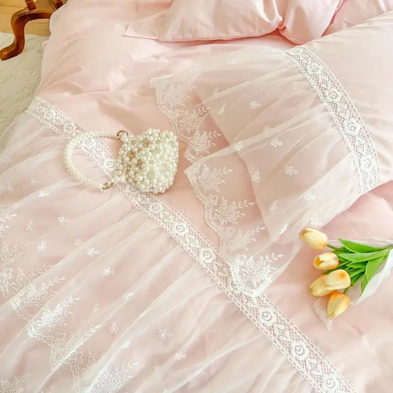 A delicate heart-shaped pearl clutch with beaded surface and gold hardware for decorbites french princess lace bedding set