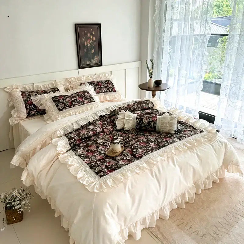 Lace-trimmed french rose flowers bedding set in cream and burgundy cotton for elegant decorbites french rose decor