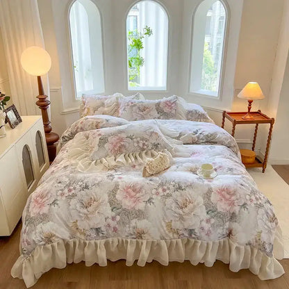 Floral-patterned bedding set with pastel pink and cream blossoms and delicate ruffled edges decorbites french vintage lace