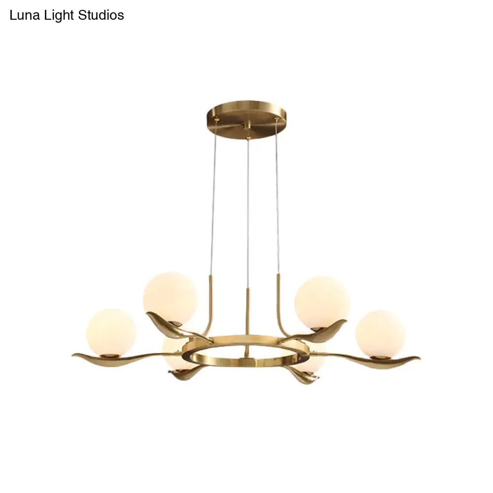 Lámpara de araña con bolas de cristal blanco esmerilado - Lámpara colgante moderna de latón de 6 luces