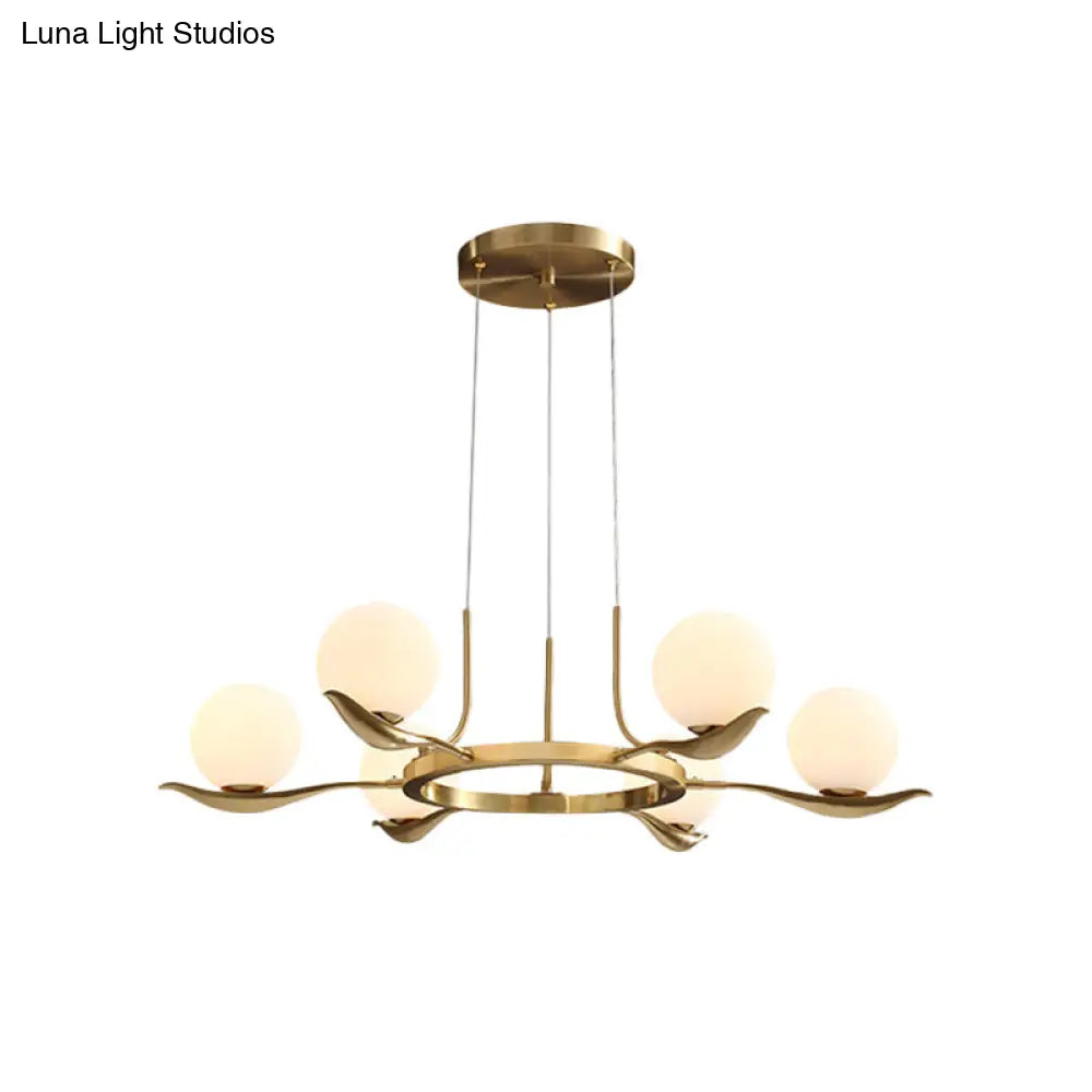 Lámpara de araña con bolas de cristal blanco esmerilado - Lámpara colgante moderna de latón de 6 luces