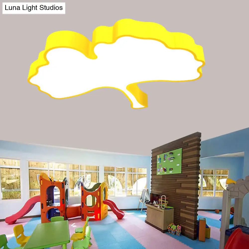 Lámpara de techo LED DecorBites™ con forma de hoja de ginkgo en metal color macaron, roja/amarilla/azul - Montaje empotrado para habitación infantil, 23,5"/31,5" de ancho