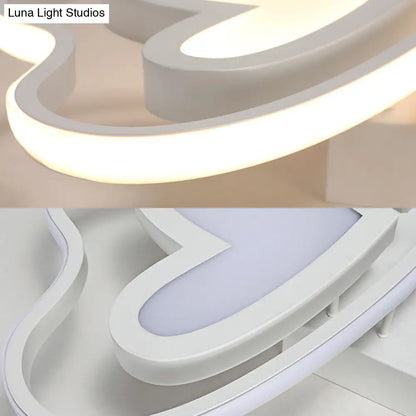 ديكوربايتس™ - مصباح سقف LED لغرفة نوم الفتيات: مصباح فراشة أكريليك على شكل قلب محبب