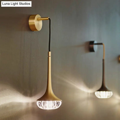 Aplique de pared DecorBites™ Gold Crystal Teardrop - Lámpara LED moderna de 1 cabezal con placa posterior de metal