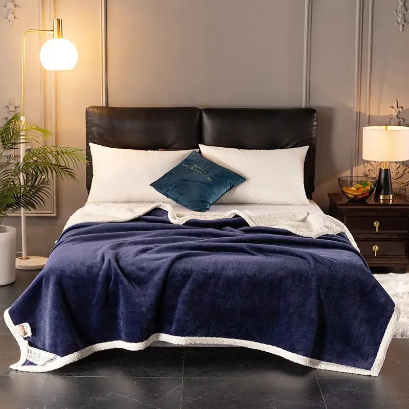 Deep navy blue plush velvet sofa blanket with soft white sherpa trim double-layer velvet sofa bedroom throw