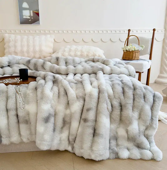 A plush gradient grey cashmere fleece chunky knit throw blanket in soft white and gray tones for bedroom decorbites