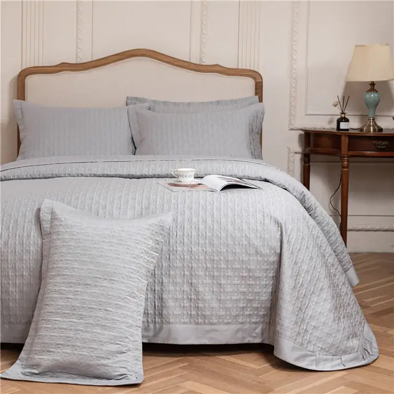Light gray textured egyptian cotton quilt set with matching pillows and reversible bedspread for bedroom use