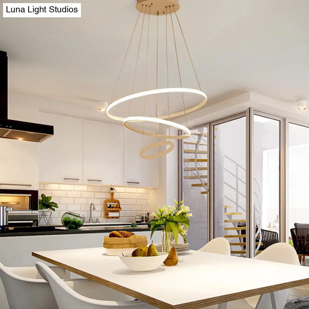 Lámpara colgante Halo de acrílico con LED - Minimalista y elegante para restaurantes