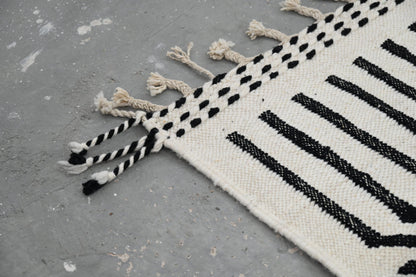 Handmade Moroccan Azilal Rug 308x200 cm - Moroccan Rugs