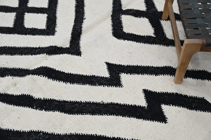 Handmade Moroccan Azilal Rug - 317x200 cm - Moroccan Rugs