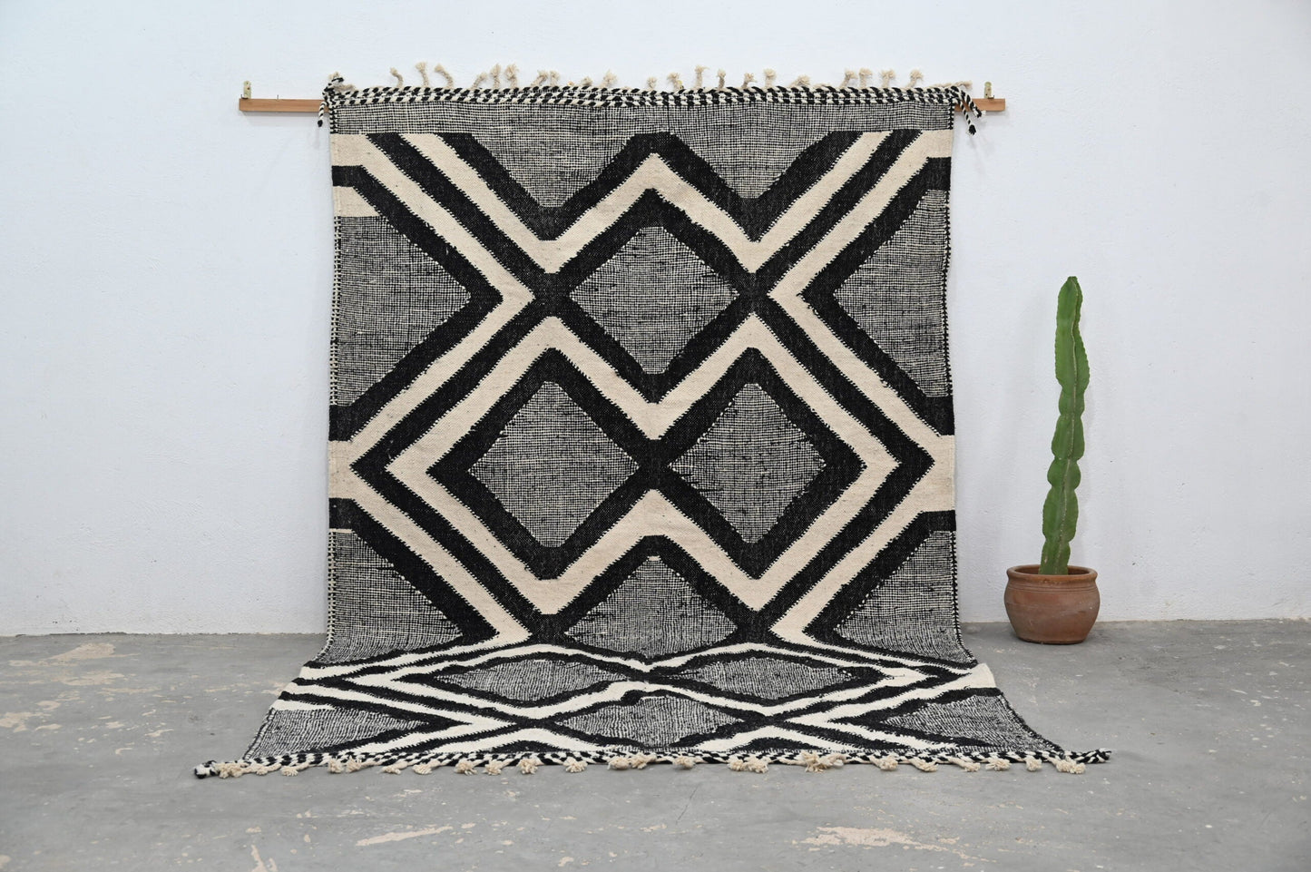 Handmade Moroccan Azilal Rug - 326x203 cm - Moroccan Rugs