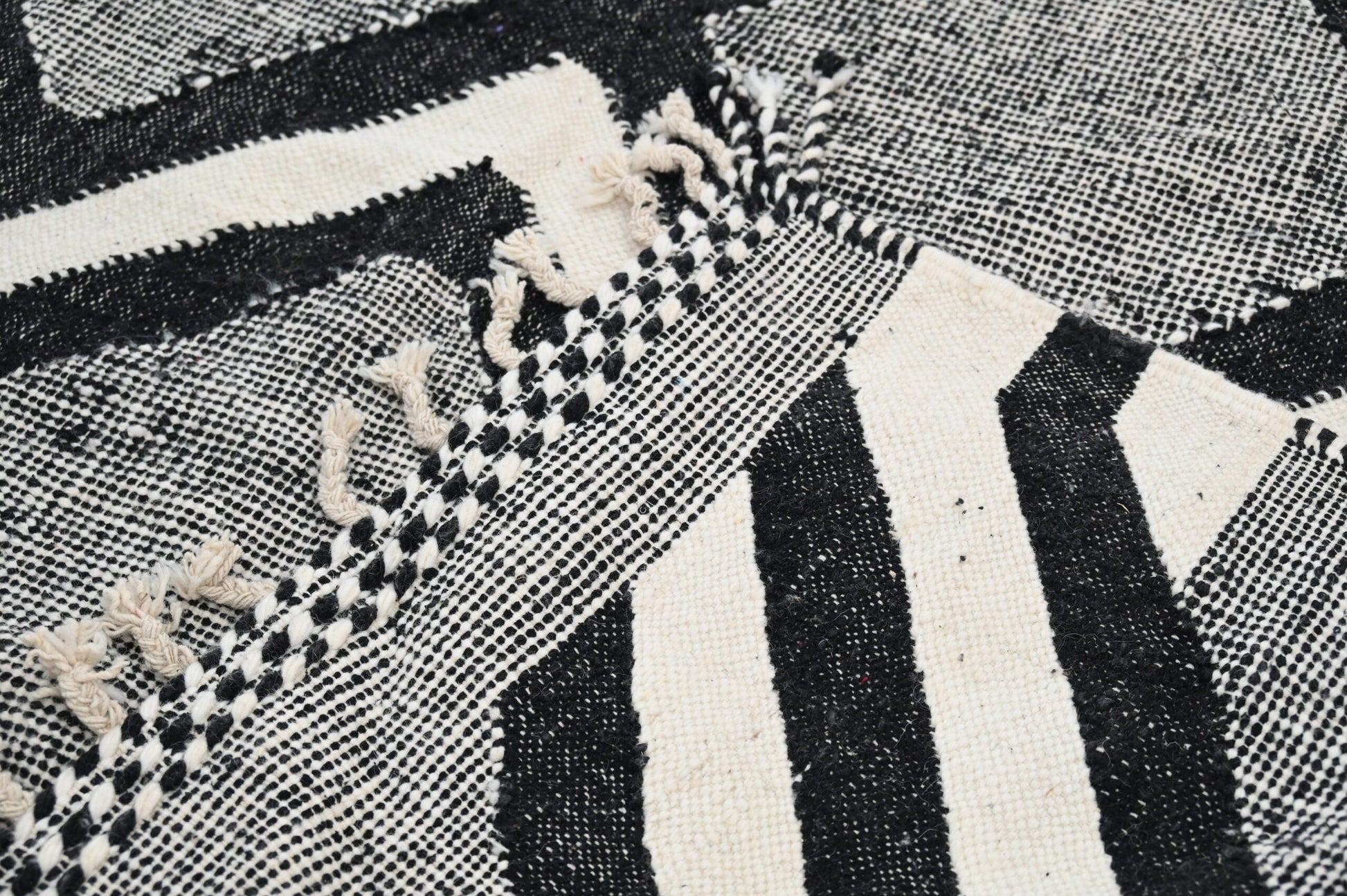 Handmade Moroccan Azilal Rug - 326x203 cm - Moroccan Rugs