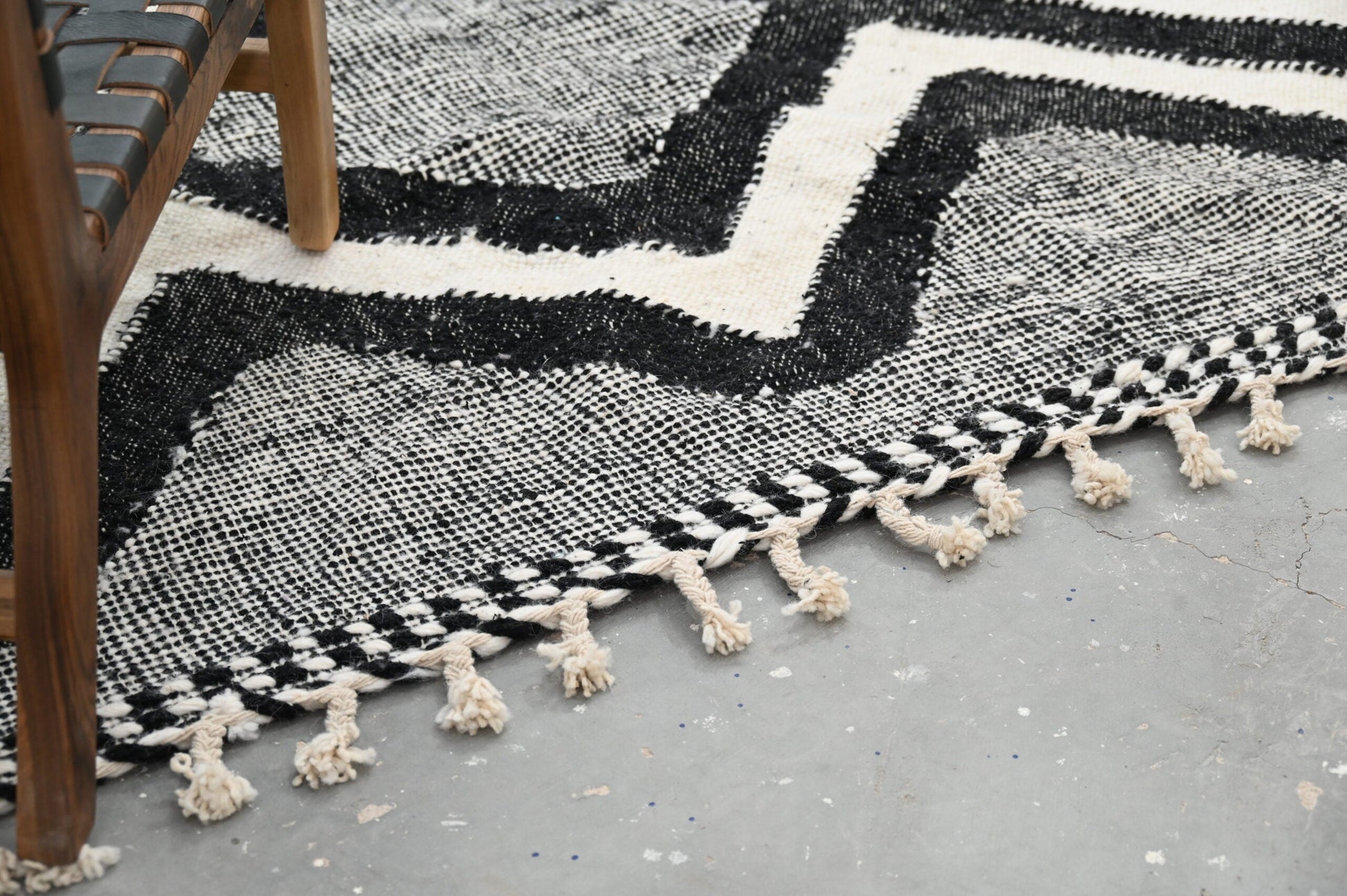 Handmade Moroccan Azilal Rug - 326x203 cm - Moroccan Rugs