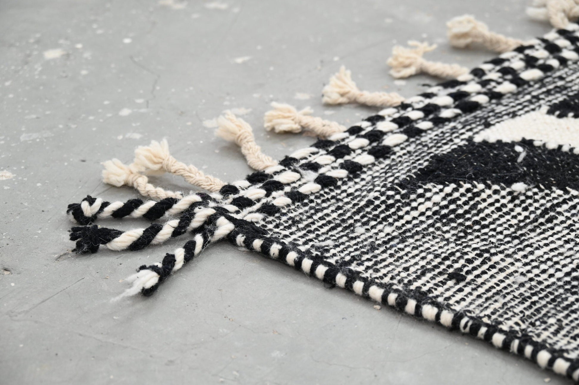 Handmade Moroccan Azilal Rug - 326x203 cm - Moroccan Rugs