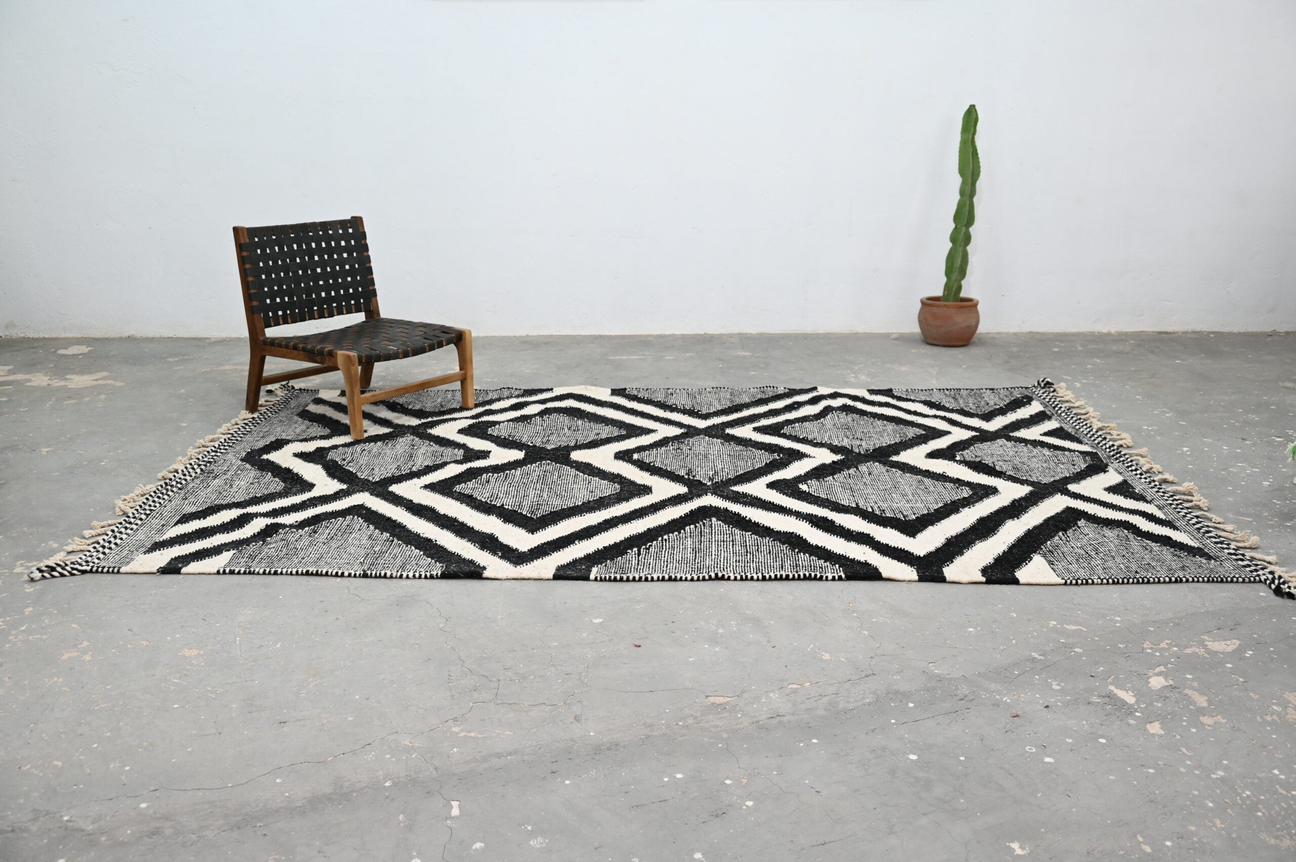 Handmade Moroccan Azilal Rug - 326x203 cm