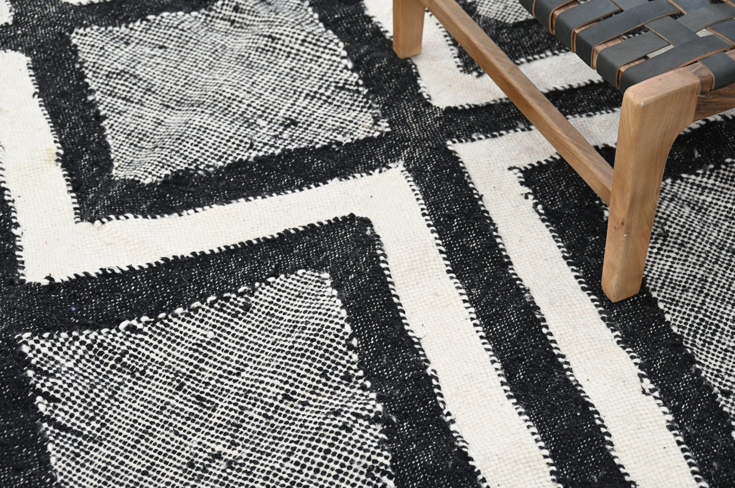 Handmade Moroccan Azilal Rug - 326x203 cm - Moroccan Rugs