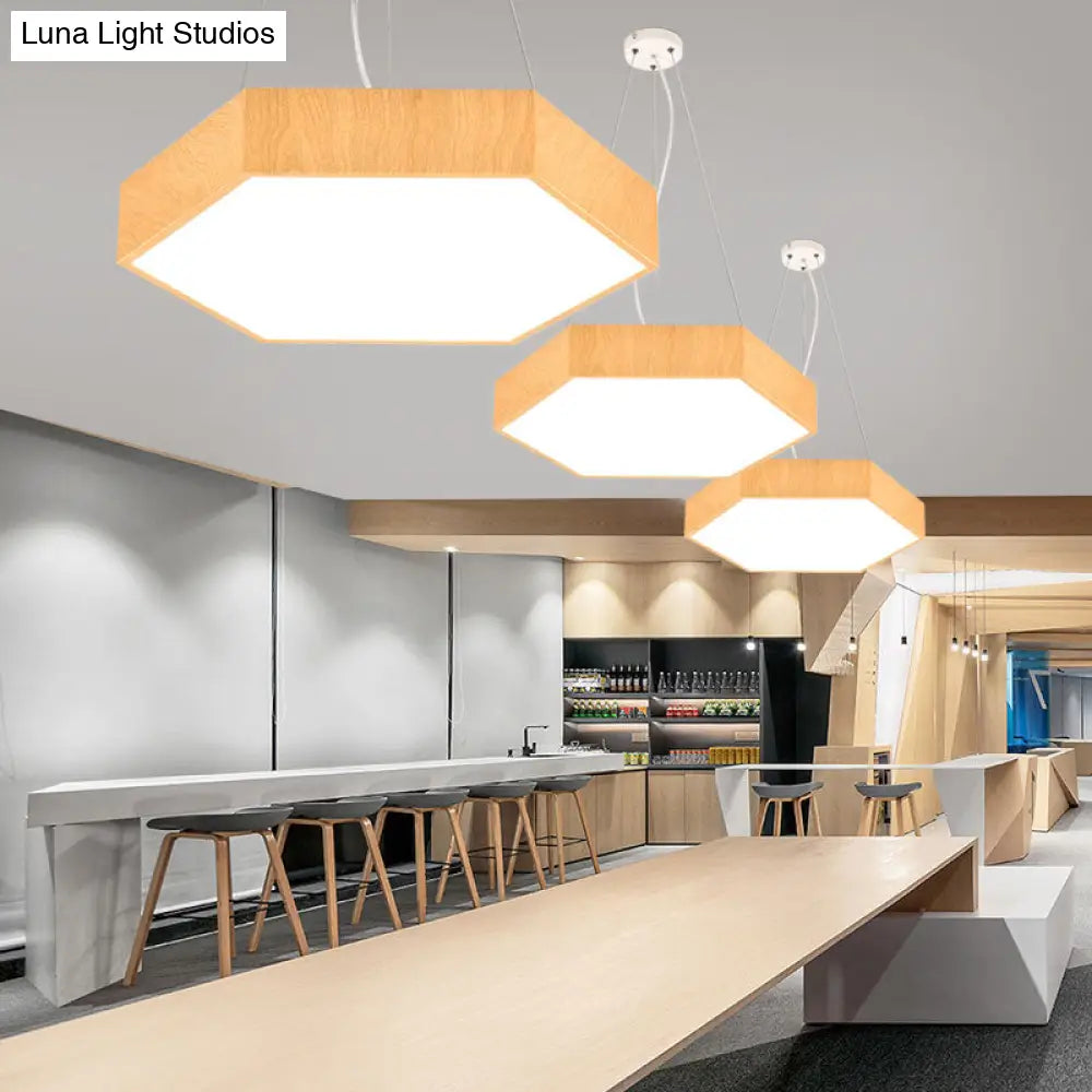 Lámpara colgante LED hexagonal: la sencillez se une a la elegancia en la lámpara de araña del dormitorio.