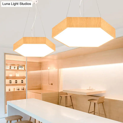 Lámpara colgante LED hexagonal: la sencillez se une a la elegancia en la lámpara de araña del dormitorio.