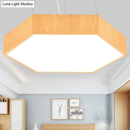 Lámpara colgante LED hexagonal: la sencillez se une a la elegancia en la lámpara de araña del dormitorio.